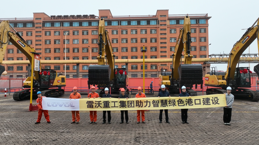雷沃FR350F解鎖交機(jī)新姿勢(shì)，助力智慧綠色港口建設(shè)！